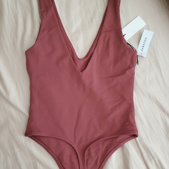 BNWT Babaton Contour V-neck Bodysuit - Picture 3 of 3